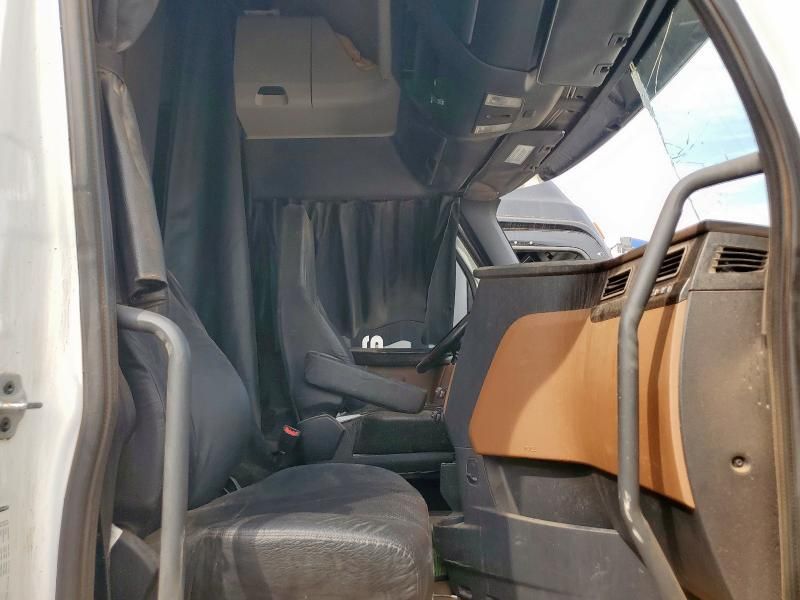 2021 Freightliner Cascadia 126 Semi Truck
