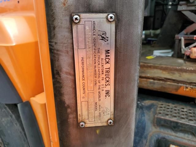 1994 Mack RD688S DE-ICING Truck