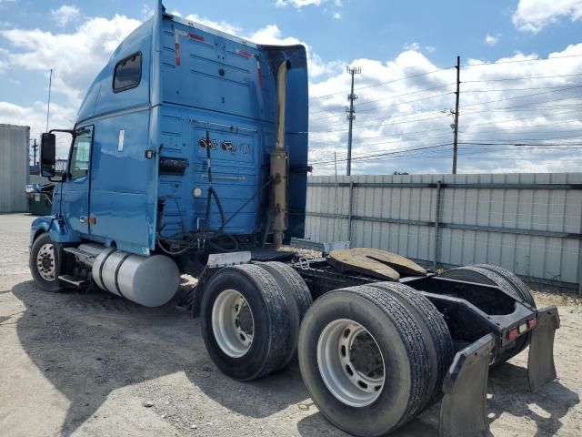 2006 Volvo VNL Semi Truck