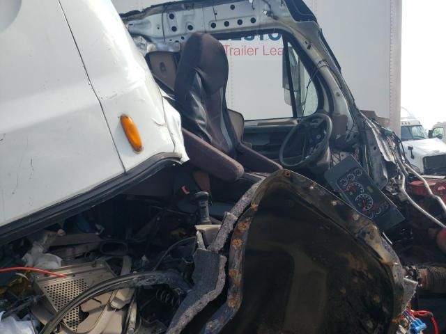 2012 Freightliner Cascadia Semi Truck