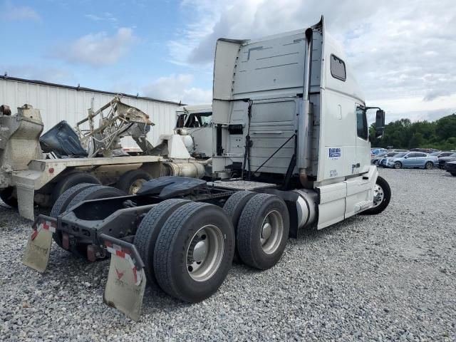 2006 Volvo VNL Semi Truck