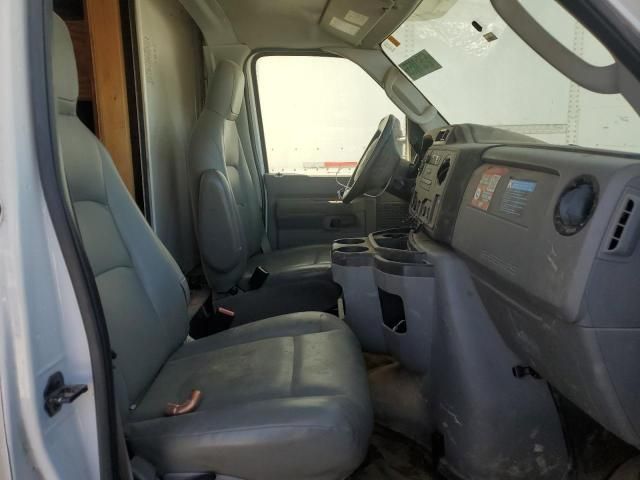 2018 Ford Econoline E450 Super Duty Cutaway Van