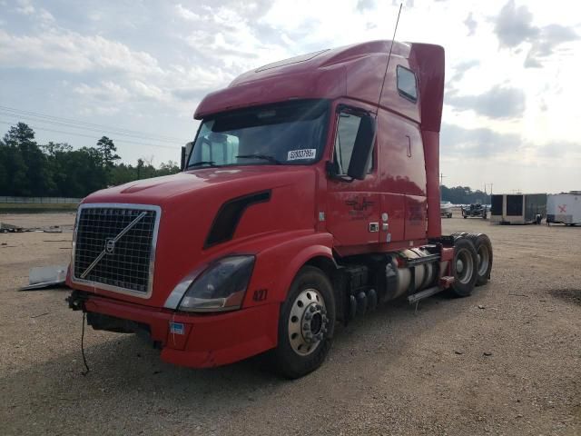2013 Volvo VNL Semi Truck