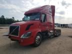 2013 Volvo VNL Semi Truck