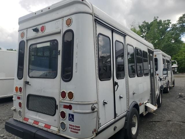 2017 Ford Econoline E350 Super Duty Cutaway Van