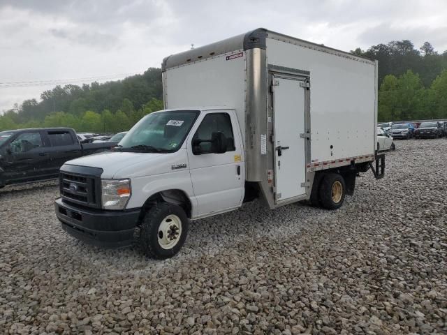 2021 Ford Econoline E350 Super Duty Cutaway Van