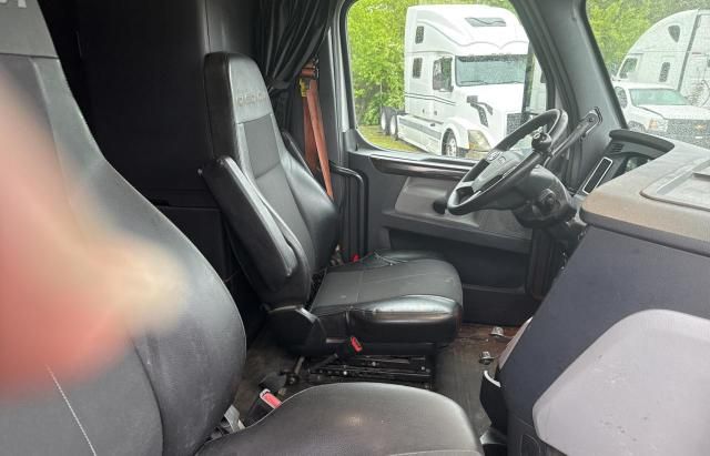 2019 Freightliner Cascadia 126