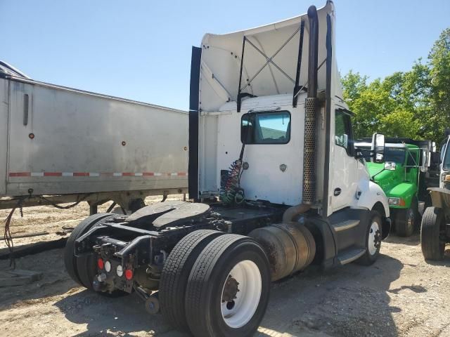2016 Kenworth T680 Semi Truck
