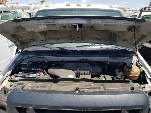 2011 Ford Econoline E450 Super Duty Cutaway Van