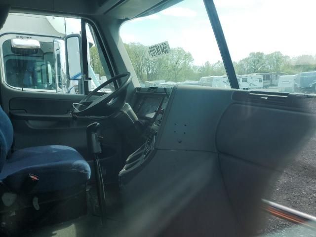 2010 Freightliner Columbia 112 Semi Truck