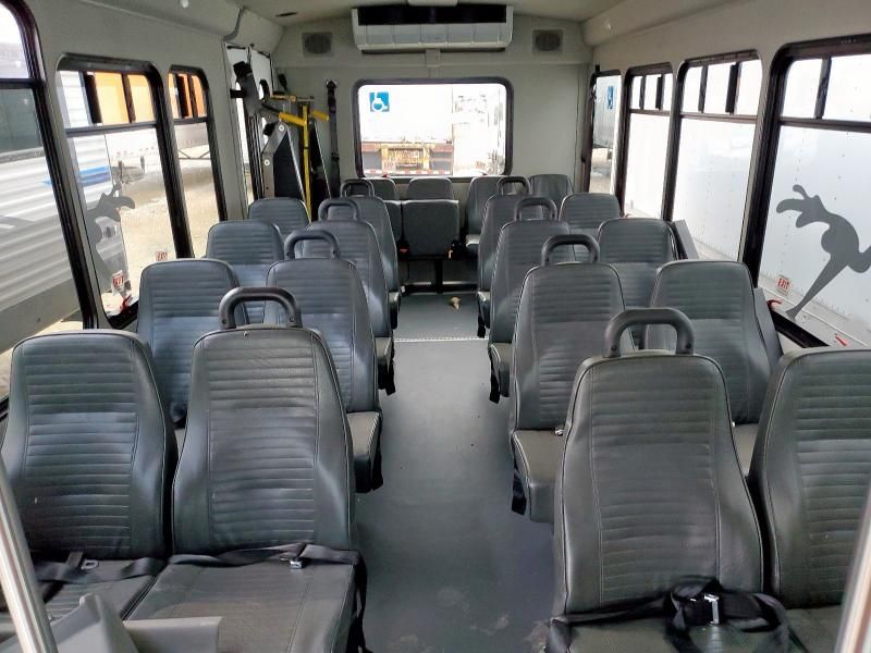 2022 Ford Econoline E450 Super Duty Cutaway Van