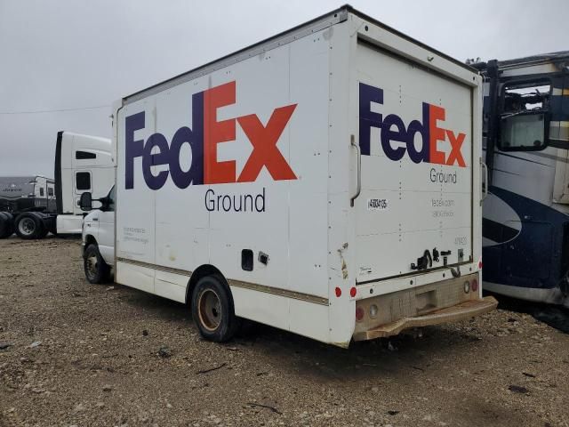 2022 Ford Econoline E450 Super Duty Cutaway Van