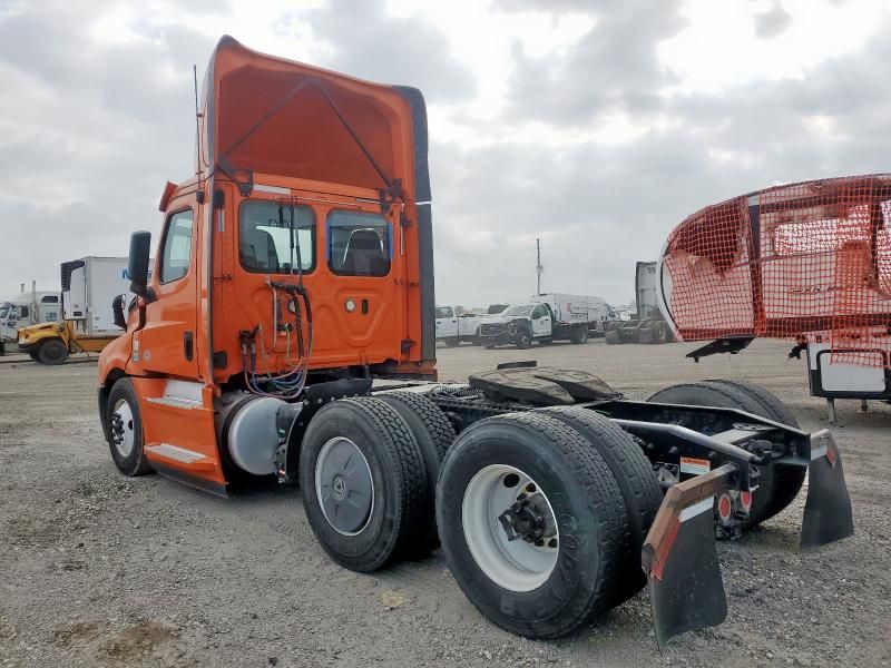 2019 Freightliner Cascadia 126 Semi Truck