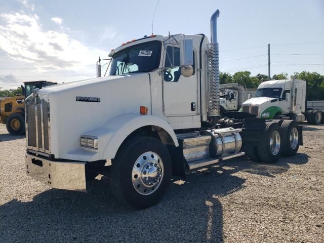 2013 Kenworth T880 Semi Truck