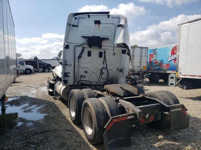 2012 Freightliner Cascadia Semi Truck