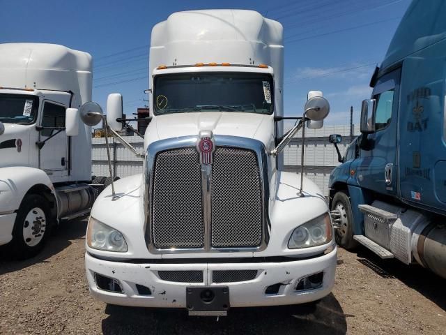 2013 Kenworth T600 Semi Truck
