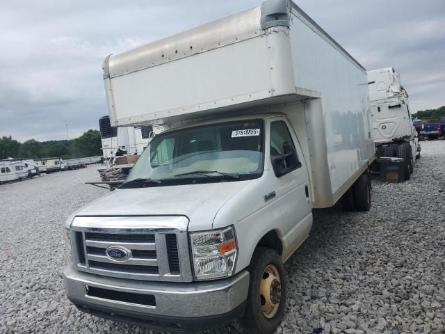 2018 Ford Econoline E450 Super Duty Cutaway Van