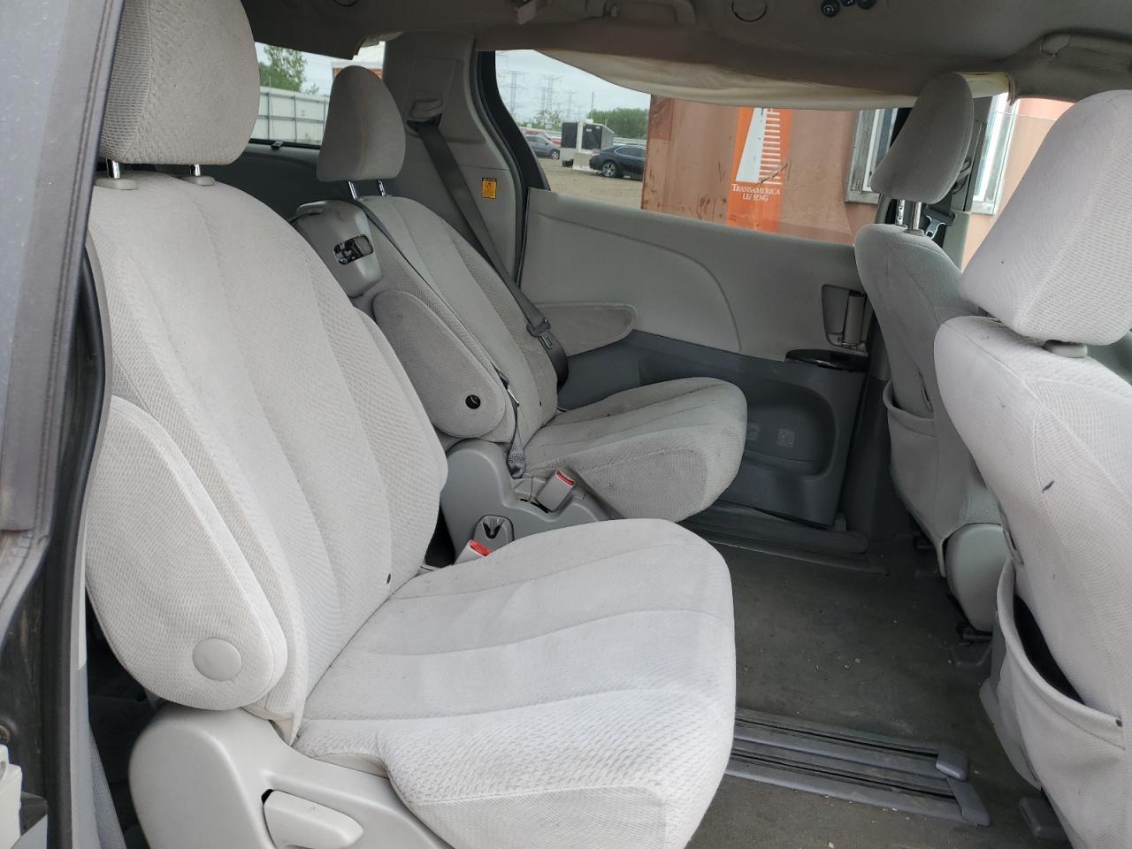 2012 Toyota Sienna le