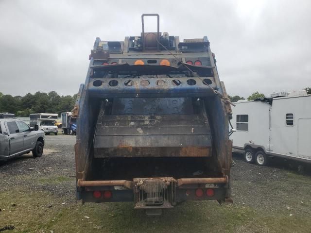 2007 Mack MR600 Refuse Truck