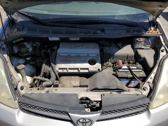 2004 Toyota Sienna CE