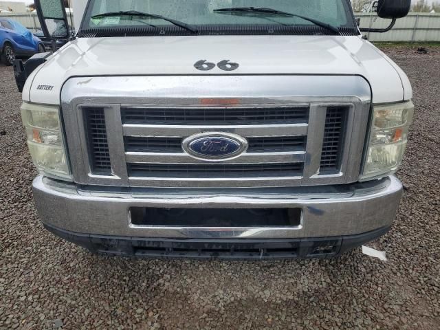 2008 Ford Econoline E450 Super Duty Cutaway Van