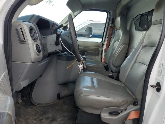 2015 Ford Econoline E350 Super Duty Cutaway Van