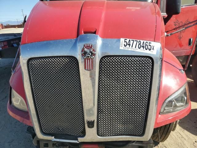2013 Kenworth Construction T700