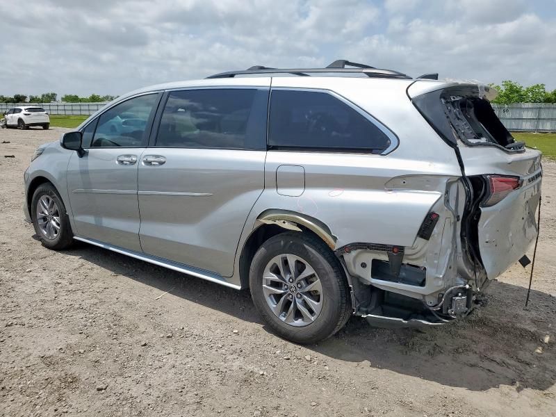 2022 Toyota Sienna XLE