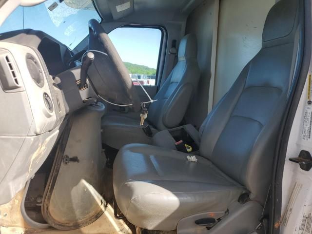 2016 Ford Econoline E450 Super Duty Cutaway Van