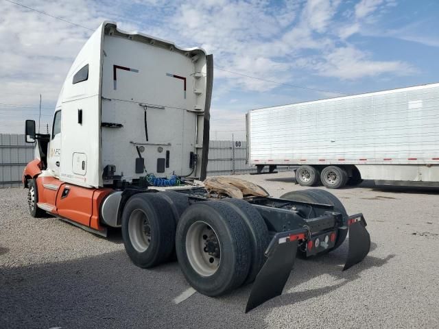 2015 Kenworth T680 Semi Truck