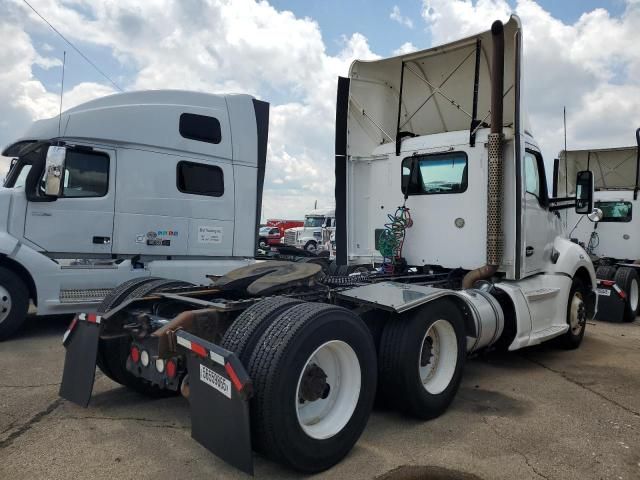 2014 Kenworth T680 Semi Truck