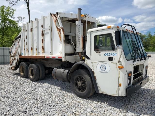 2004 Mack LE600 Refuse Truck