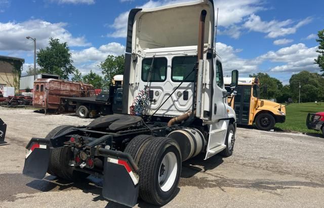 2014 Freightliner Cascadia 125
