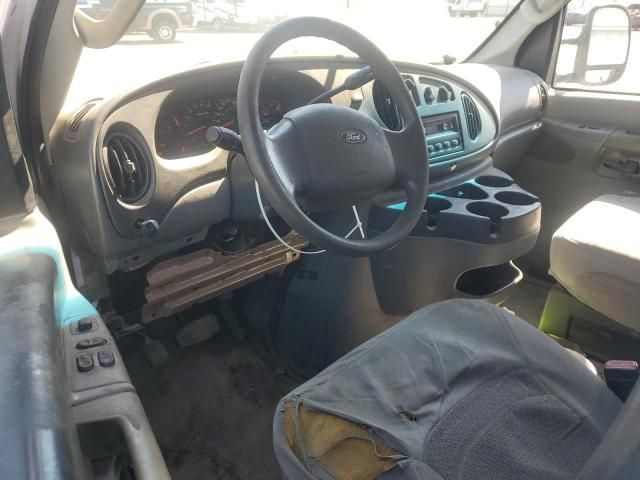 2006 Ford Econoline E450 Super Duty Cutaway Van