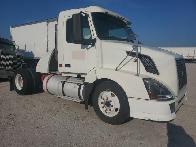 2006 Volvo VNL Semi Truck