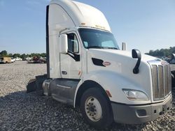 Salvage trucks for sale at Memphis, TN auction: 2016 Peterbilt 579 Semi Truck