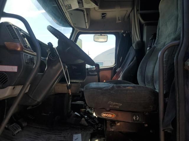 2005 Volvo VNL Semi Truck