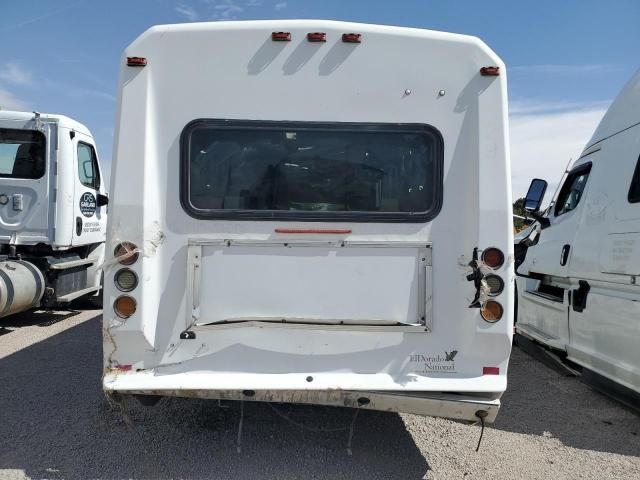2011 Ford Econoline E450 Super Duty Cutaway Van