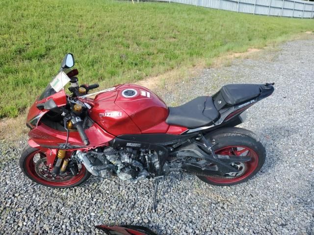 2025 Suzuki GSX-R1000 R