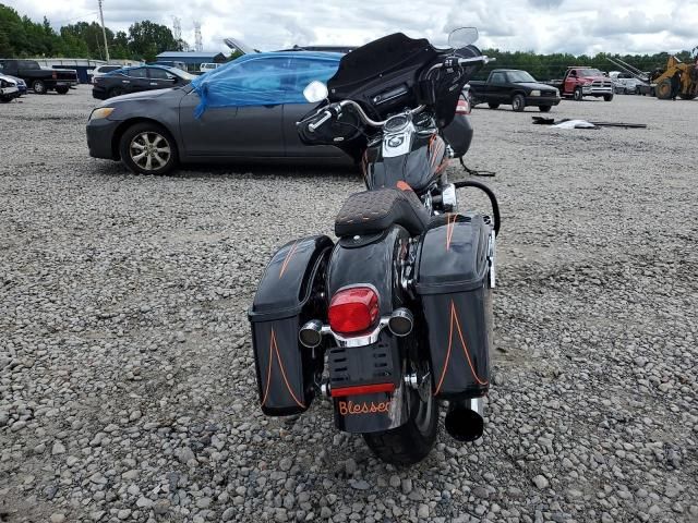 2012 Harley-Davidson FLD Switchback