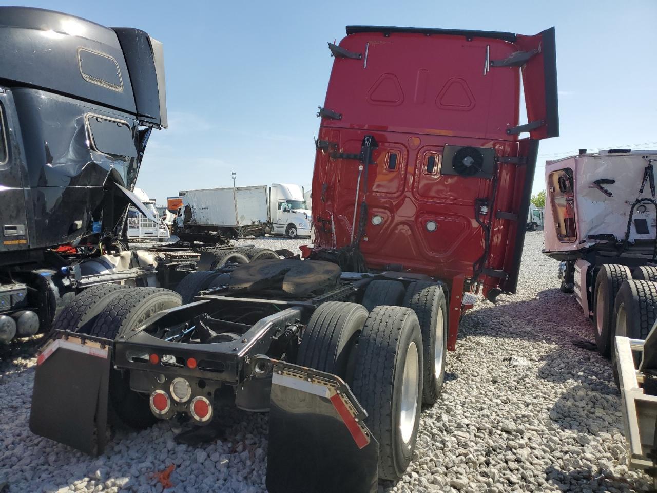 2020 Freigliner Cascadia 126