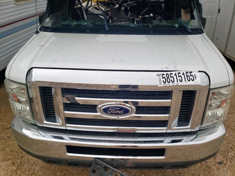 2016 Ford Econoline E450 Super Duty Cutaway Van