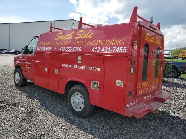 2013 Ford Econoline E350 Super Duty Cutaway Van
