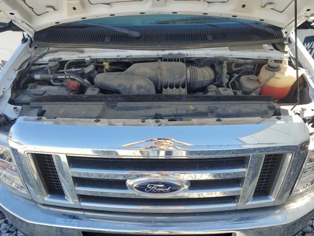 2018 Ford Econoline E450 Super Duty Cutaway Van