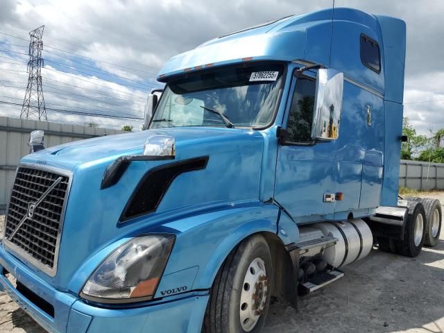 2006 Volvo VNL Semi Truck