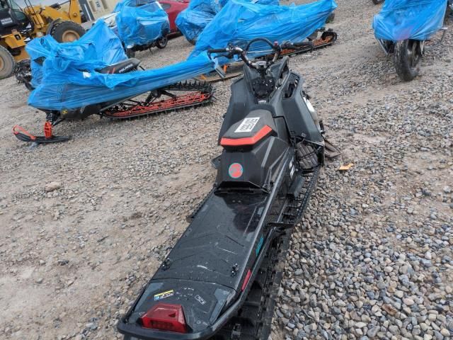 2022 Polaris Snowmobile