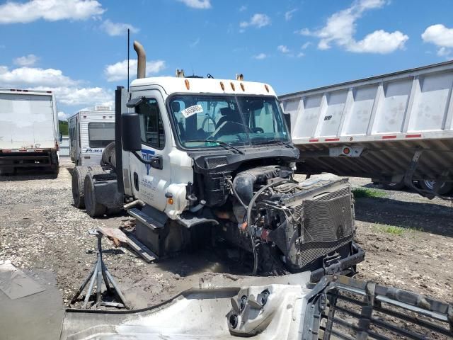 2015 Freightliner Cascadia 125 Semi Truck