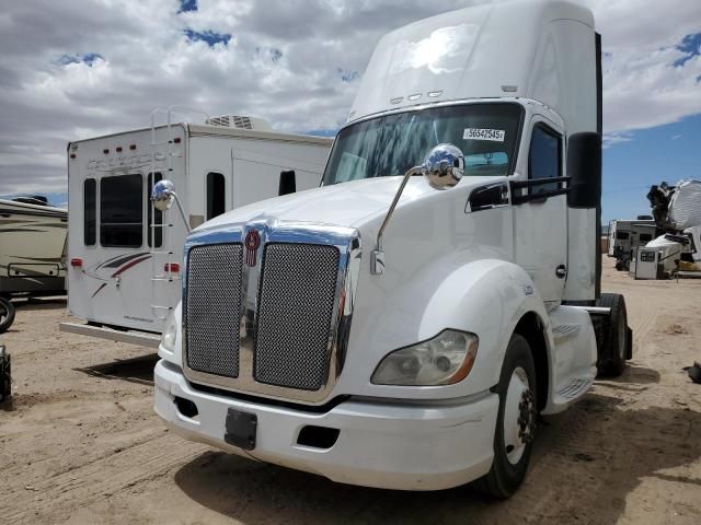 2014 Kenworth T680 Semi Truck