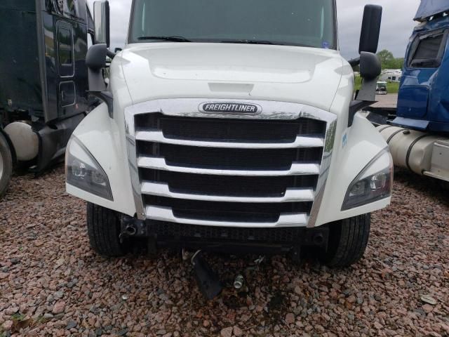 2019 Freightliner Cascadia 126 Semi Truck
