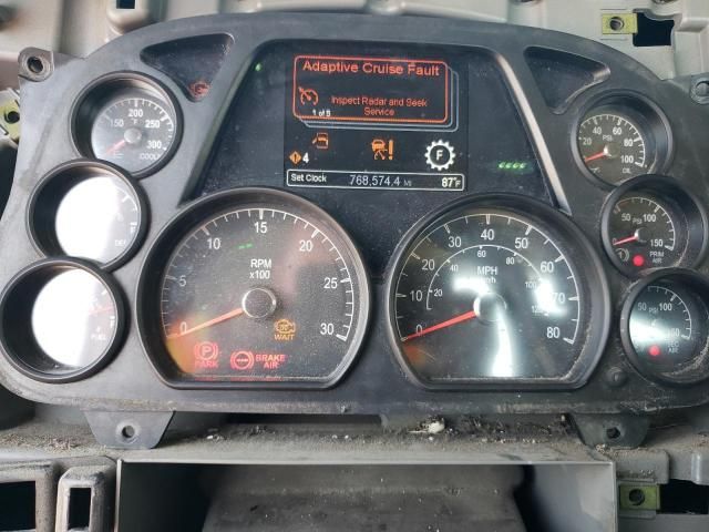 2015 Kenworth T680 Semi Truck
